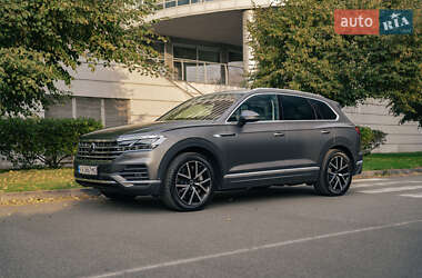 Позашляховик / Кросовер Volkswagen Touareg 2020 в Києві