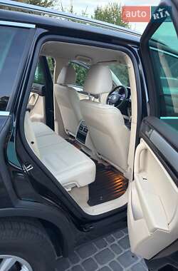 Внедорожник / Кроссовер Volkswagen Touareg 2014 в 