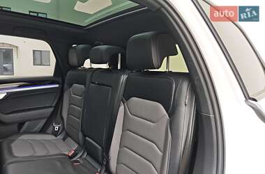 Внедорожник / Кроссовер Volkswagen Touareg 2023 в 