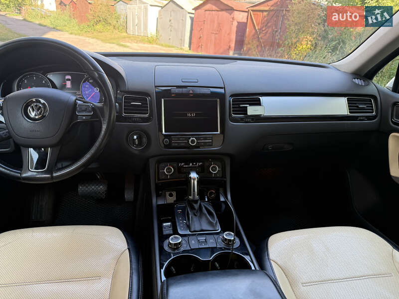 Внедорожник / Кроссовер Volkswagen Touareg 2011 в Житомире