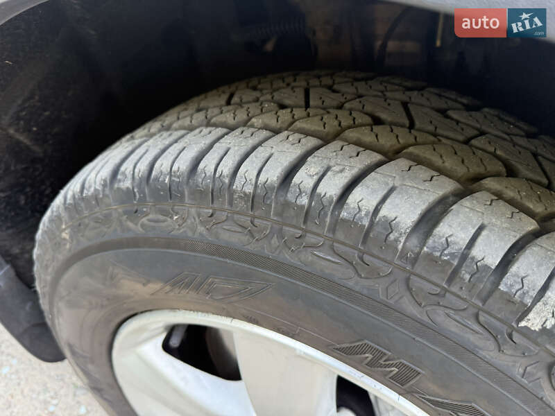 Внедорожник / Кроссовер Volkswagen Touareg 2011 в Житомире