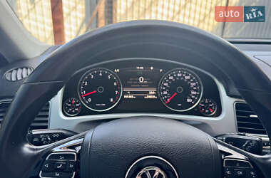 Внедорожник / Кроссовер Volkswagen Touareg 2015 в 