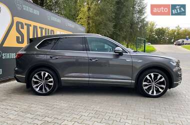 Внедорожник / Кроссовер Volkswagen Touareg 2019 в 