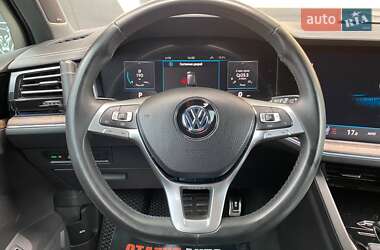 Внедорожник / Кроссовер Volkswagen Touareg 2019 в 