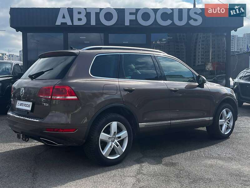 Внедорожник / Кроссовер Volkswagen Touareg 2011 в Киеве