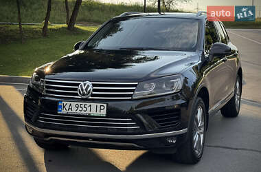 Внедорожник / Кроссовер Volkswagen Touareg 2014 в Киеве