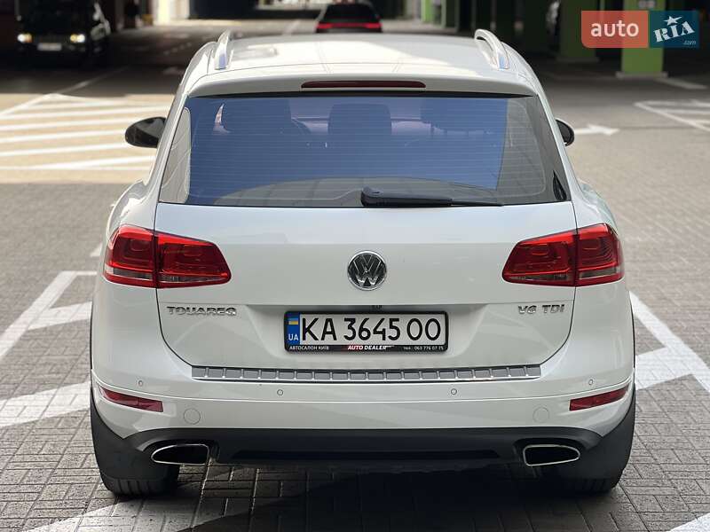 Внедорожник / Кроссовер Volkswagen Touareg 2013 в Киеве