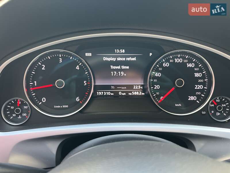 Внедорожник / Кроссовер Volkswagen Touareg 2013 в Киеве