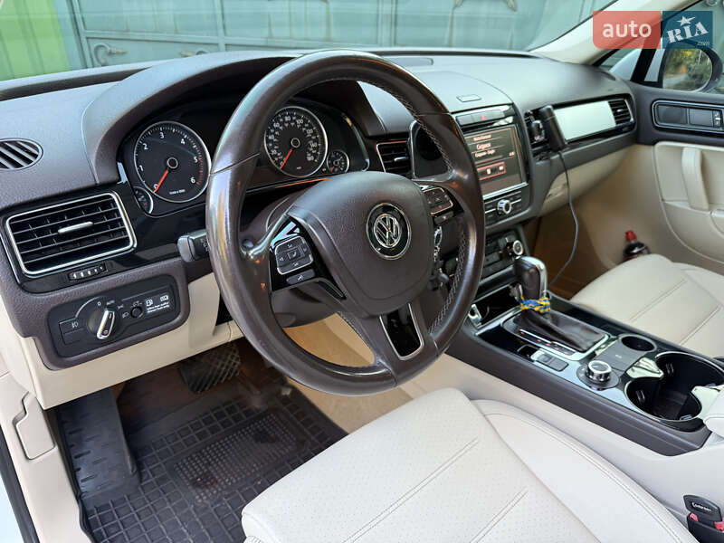 Внедорожник / Кроссовер Volkswagen Touareg 2011 в Днепре