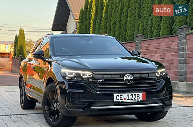 Позашляховик / Кросовер Volkswagen Touareg 2021 в Рівному