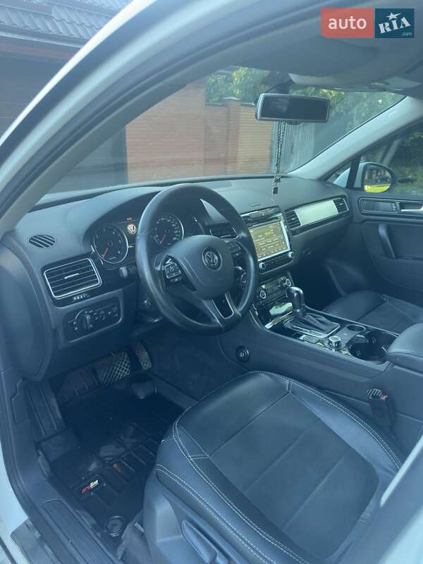 Позашляховик / Кросовер Volkswagen Touareg 2012 в Дніпрі