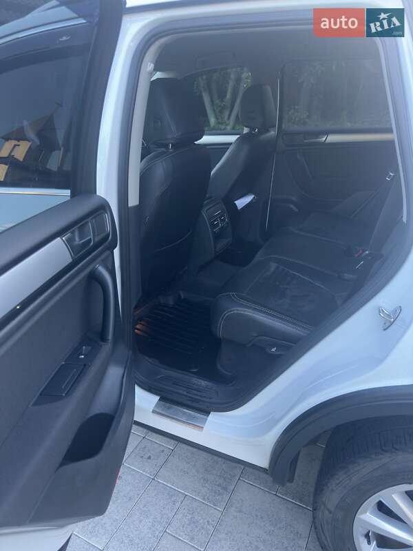 Позашляховик / Кросовер Volkswagen Touareg 2012 в Дніпрі