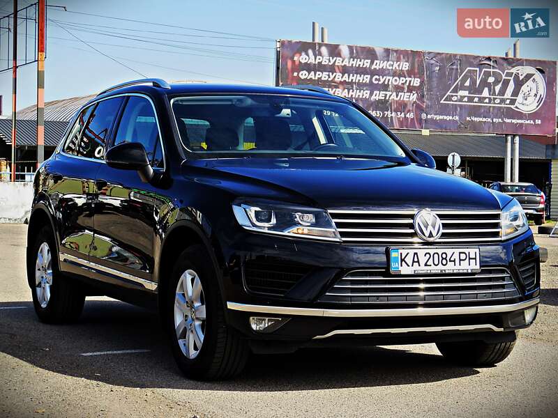 Позашляховик / Кросовер Volkswagen Touareg 2015 в Черкасах
