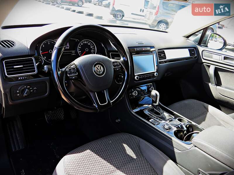 Позашляховик / Кросовер Volkswagen Touareg 2015 в Черкасах