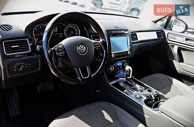 Внедорожник / Кроссовер Volkswagen Touareg 2015 в 