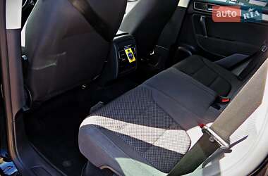 Внедорожник / Кроссовер Volkswagen Touareg 2015 в 