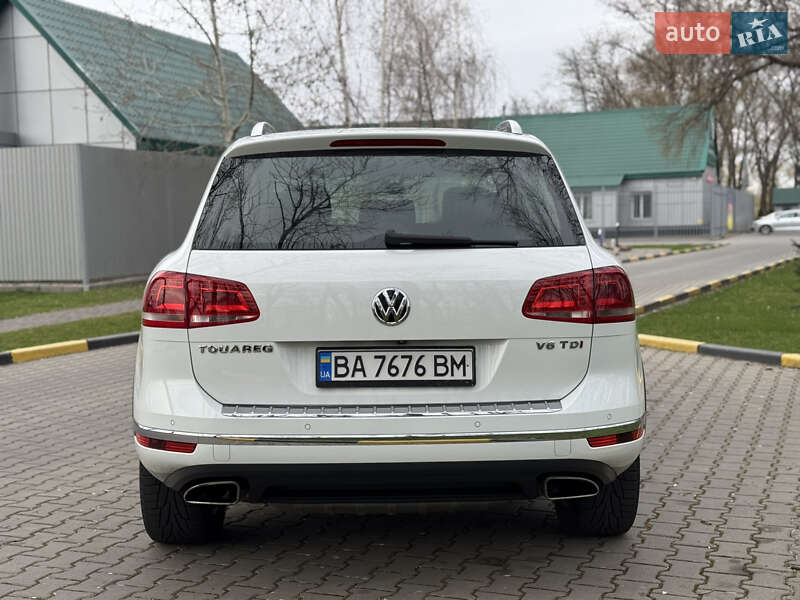 Внедорожник / Кроссовер Volkswagen Touareg 2015 в Александрие