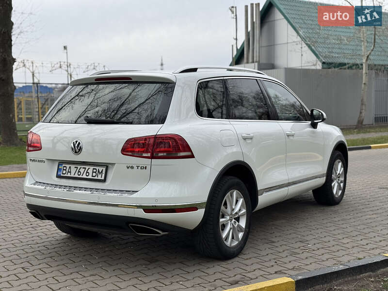 Внедорожник / Кроссовер Volkswagen Touareg 2015 в Александрие