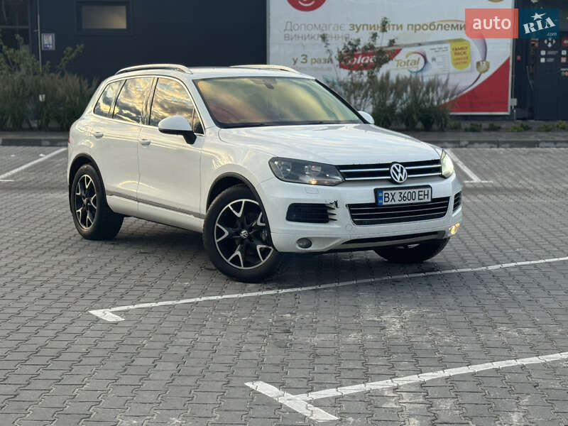 Внедорожник / Кроссовер Volkswagen Touareg 2012 в Хмельницком