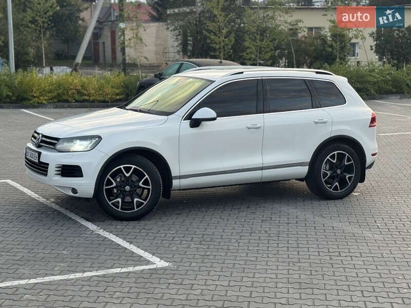 Внедорожник / Кроссовер Volkswagen Touareg 2012 в Хмельницком
