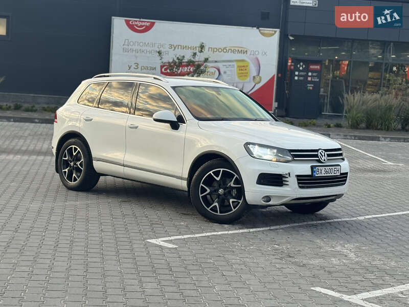 Внедорожник / Кроссовер Volkswagen Touareg 2012 в Хмельницком