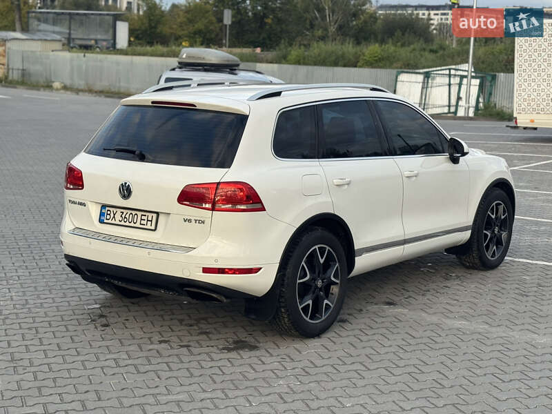 Внедорожник / Кроссовер Volkswagen Touareg 2012 в Хмельницком