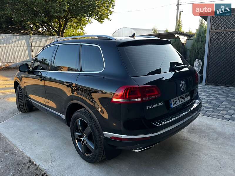 Позашляховик / Кросовер Volkswagen Touareg 2016 в Дніпрі
