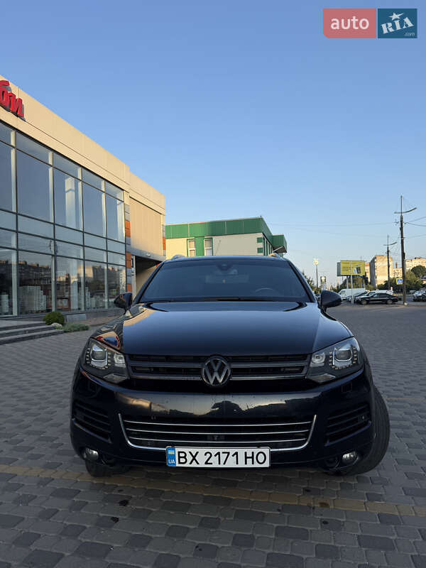 Внедорожник / Кроссовер Volkswagen Touareg 2011 в Хмельницком