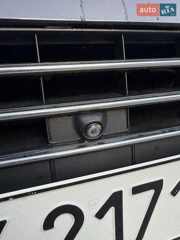 Внедорожник / Кроссовер Volkswagen Touareg 2011 в Хмельницком