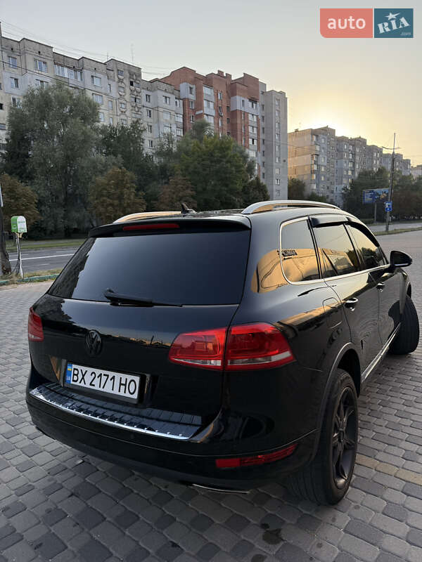 Внедорожник / Кроссовер Volkswagen Touareg 2011 в Хмельницком