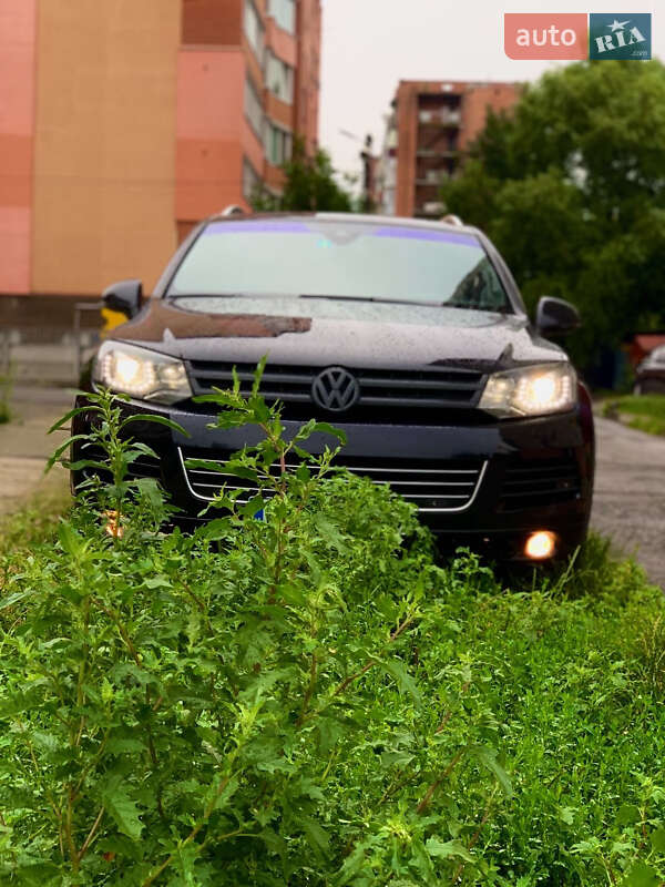 Внедорожник / Кроссовер Volkswagen Touareg 2011 в Хмельницком