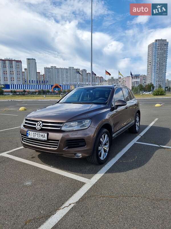 Внедорожник / Кроссовер Volkswagen Touareg 2011 в Киеве