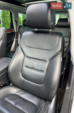 Внедорожник / Кроссовер Volkswagen Touareg 2011 в 