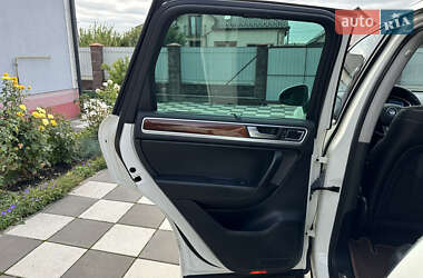 Внедорожник / Кроссовер Volkswagen Touareg 2011 в 