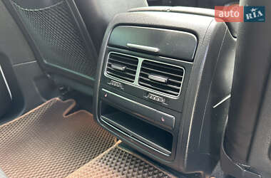 Внедорожник / Кроссовер Volkswagen Touareg 2011 в 