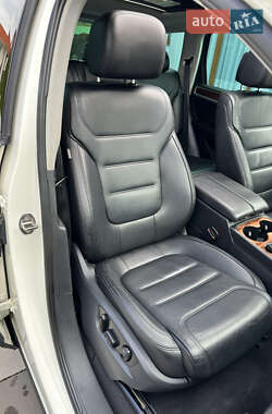 Внедорожник / Кроссовер Volkswagen Touareg 2011 в 