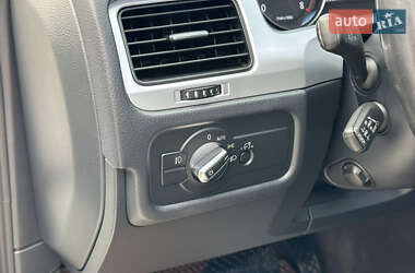 Внедорожник / Кроссовер Volkswagen Touareg 2011 в 