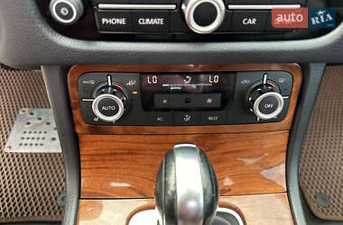 Внедорожник / Кроссовер Volkswagen Touareg 2011 в 