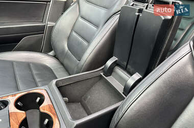 Внедорожник / Кроссовер Volkswagen Touareg 2011 в 