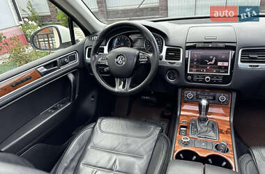 Внедорожник / Кроссовер Volkswagen Touareg 2011 в 
