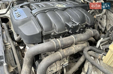 Внедорожник / Кроссовер Volkswagen Touareg 2011 в 