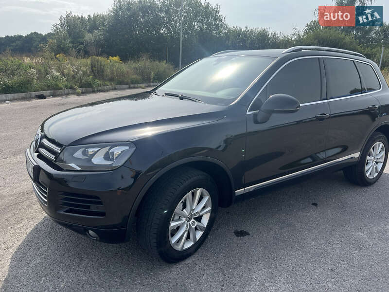 Внедорожник / Кроссовер Volkswagen Touareg 2013 в Львове