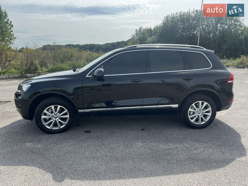 Внедорожник / Кроссовер Volkswagen Touareg 2013 в Львове
