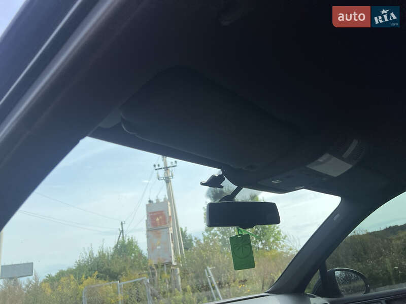 Внедорожник / Кроссовер Volkswagen Touareg 2013 в Львове