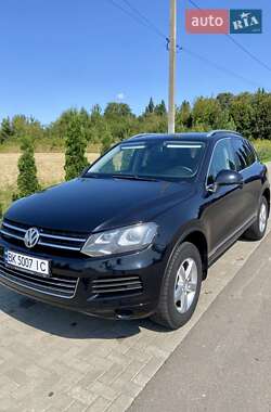 Позашляховик / Кросовер Volkswagen Touareg 2010 в Рівному