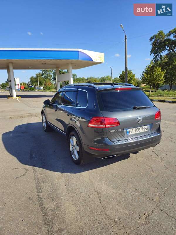 Внедорожник / Кроссовер Volkswagen Touareg 2014 в Полтаве