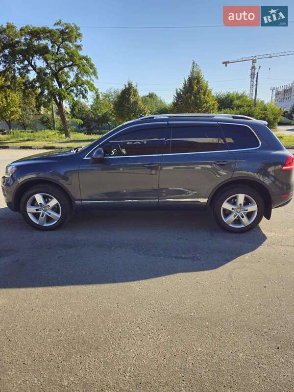 Внедорожник / Кроссовер Volkswagen Touareg 2014 в Полтаве