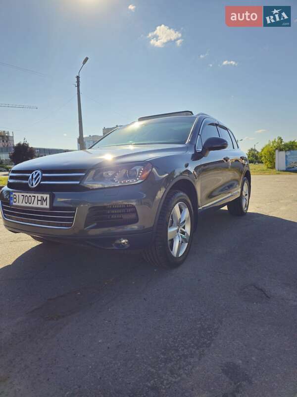 Внедорожник / Кроссовер Volkswagen Touareg 2014 в Полтаве