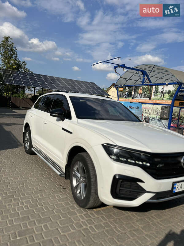 Позашляховик / Кросовер Volkswagen Touareg 2019 в Первомайську