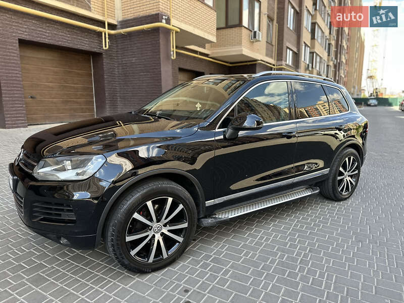 Внедорожник / Кроссовер Volkswagen Touareg 2012 в Одессе